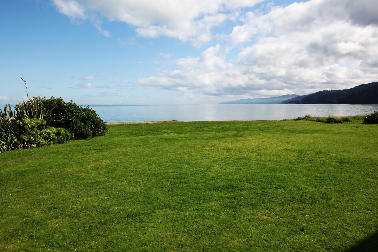 Te Puru Beach Lodge Exteriör bild