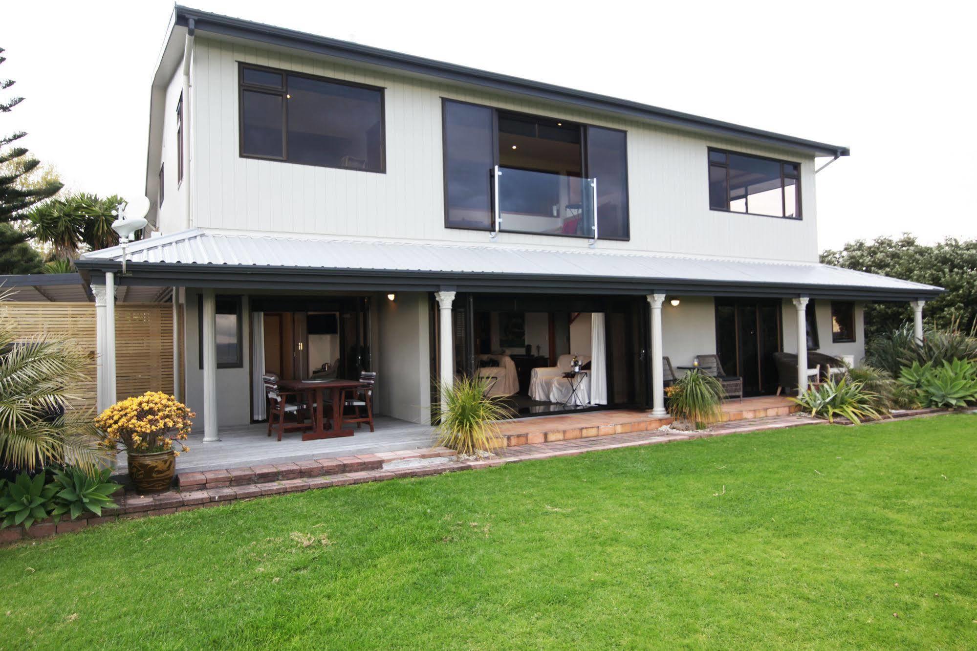Te Puru Beach Lodge Exteriör bild