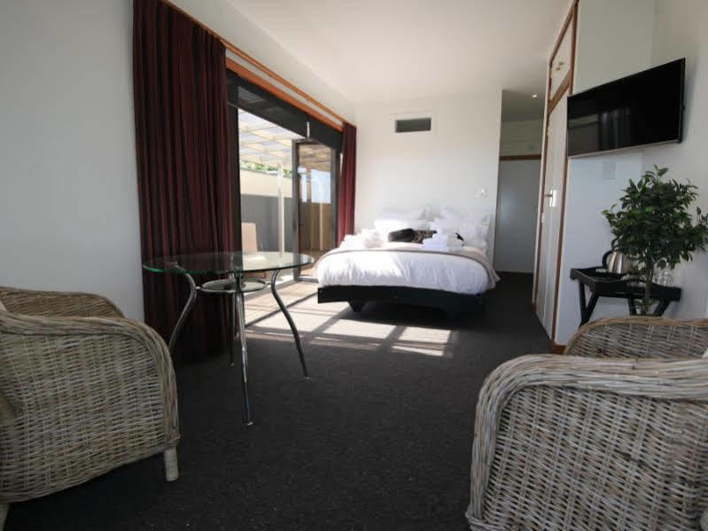 Te Puru Beach Lodge Exteriör bild