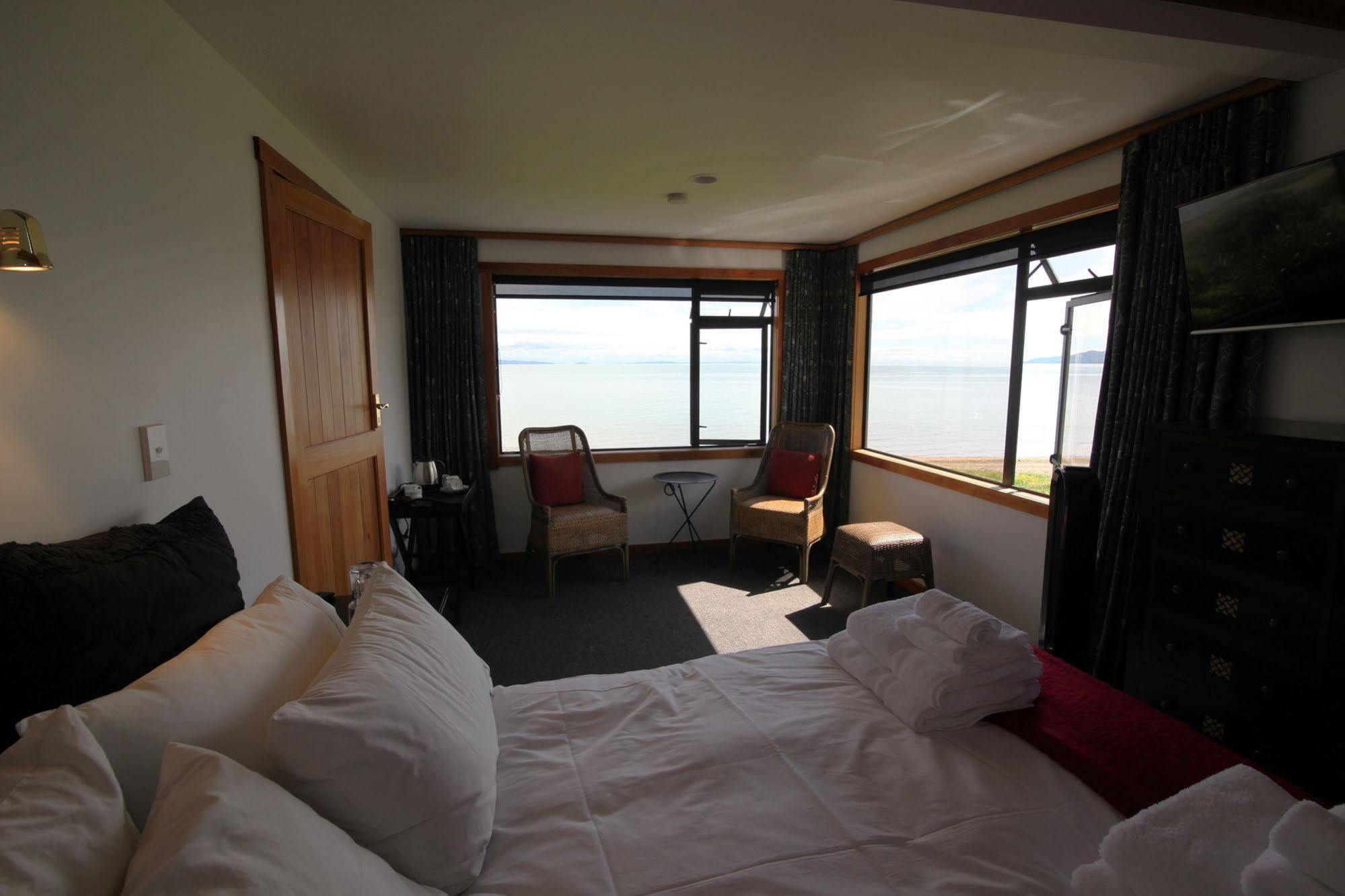 Te Puru Beach Lodge Exteriör bild