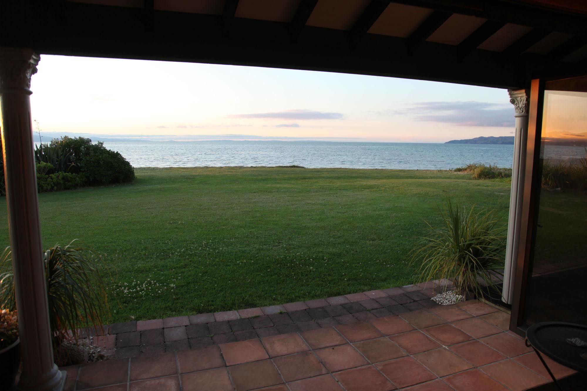 Te Puru Beach Lodge Exteriör bild
