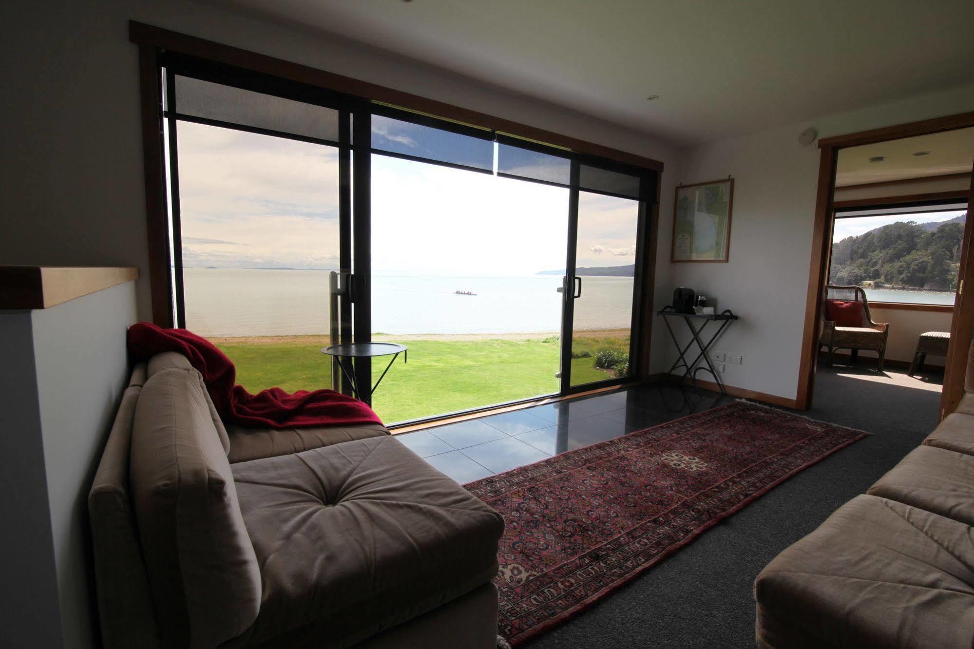 Te Puru Beach Lodge Exteriör bild
